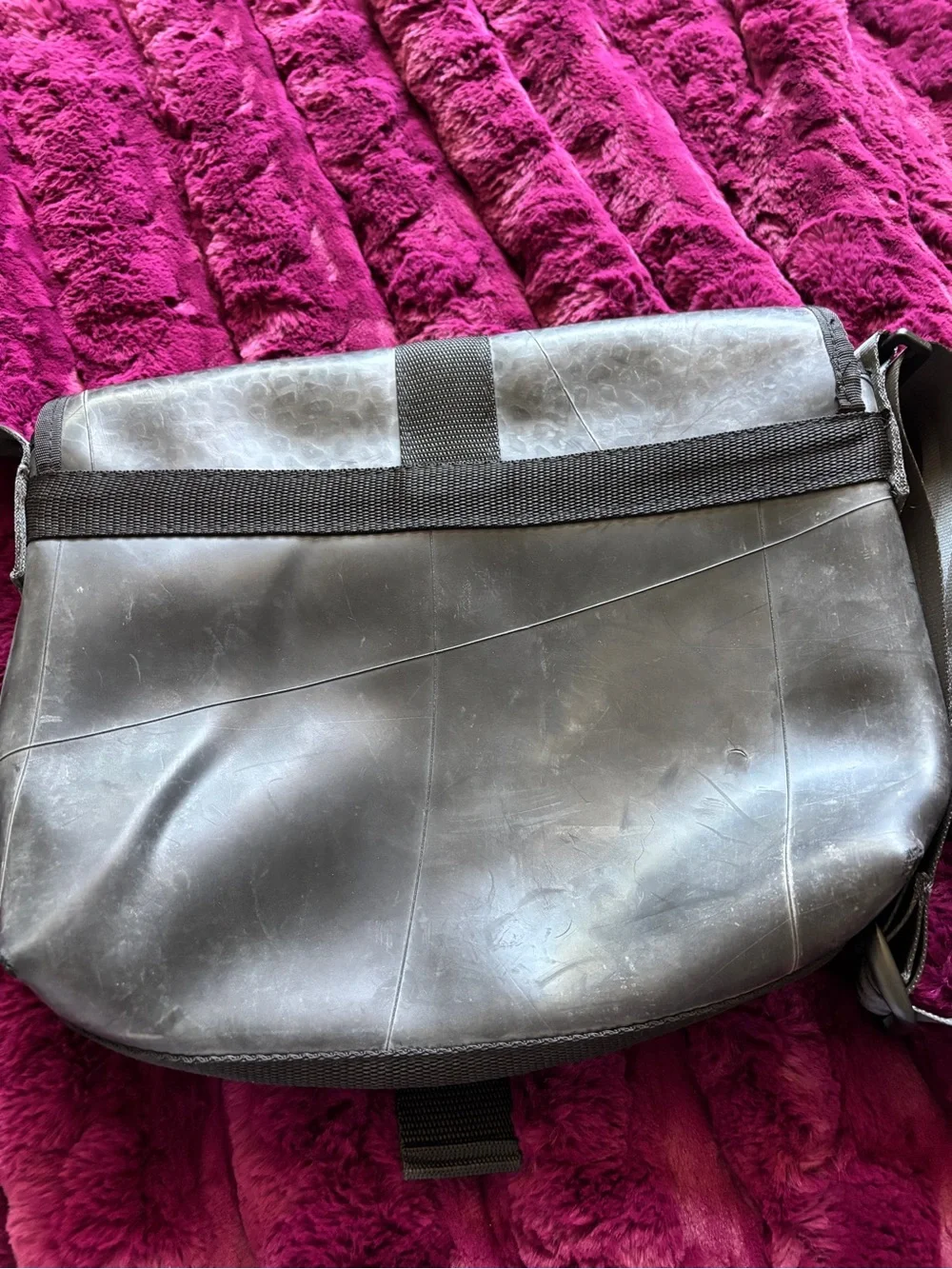 Vaho gray messenger